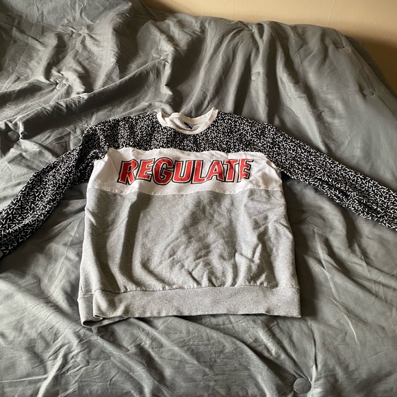 Sweatshirt - Picture 2 of 5